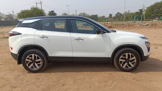 https://images10.gaadi.com/usedcar_image/3686520/original/img2921161__used_car_2921161_1700818190.jpg?imwidth=6401