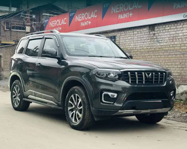 https://images10.gaadi.com/usedcar_image/3686548/original/processed_img2921180__usedcar_capture1_7601700818433_1700818446.PNG?imwidth=6400