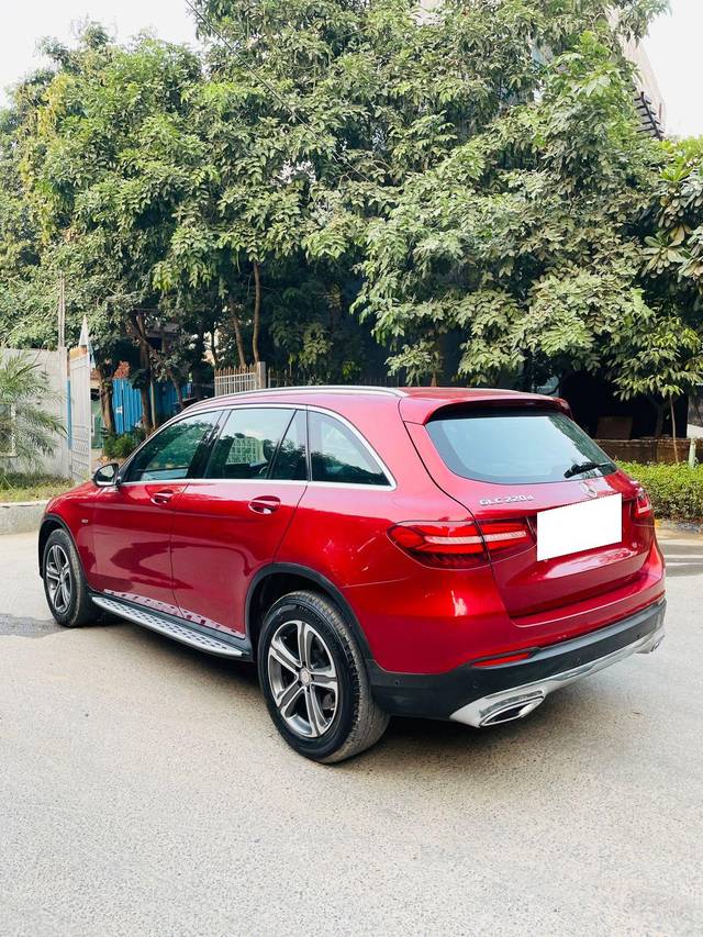 https://images10.gaadi.com/usedcar_image/3686568/original/processed_img2921190__used_car_2921190_1700819252.jpg?imwidth=6402
