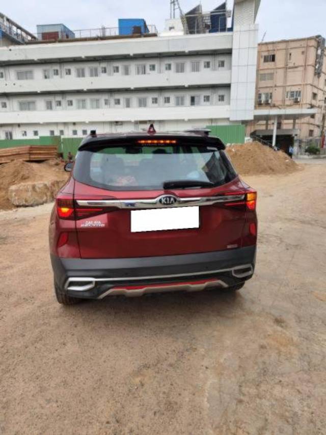 https://images10.gaadi.com/usedcar_image/3686570/original/processed_3b2b0048-6be3-4945-b34b-63f72f330673.jpg?imwidth=6401