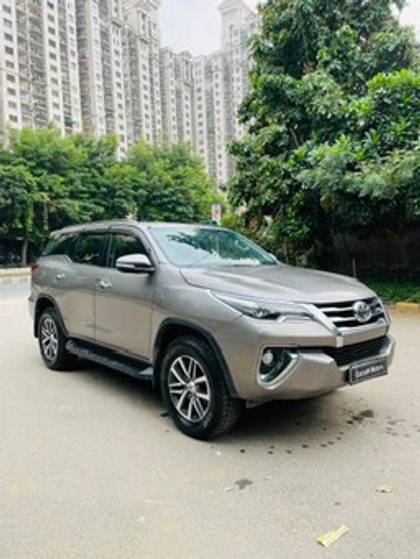 Toyota Fortuner 2.8 4WD AT Toyota Fortuner 2.8 4WD AT