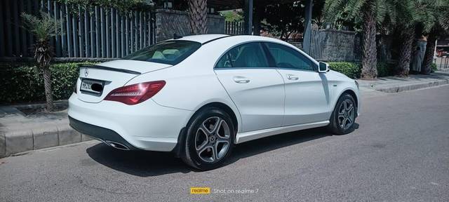https://images10.gaadi.com/usedcar_image/3686577/original/processed_img2921198__used_car_2921198_1700819599.jpg?imwidth=6402