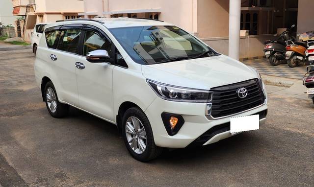 https://images10.gaadi.com/usedcar_image/3686582/original/processed_img2921203__used_car_2921203_1700819711.jpg?imwidth=6400