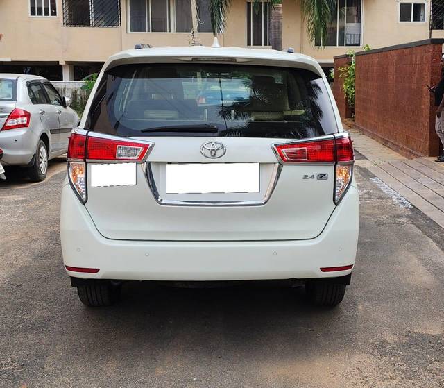 https://images10.gaadi.com/usedcar_image/3686582/original/processed_img2921203__used_car_2921203_1700819712.jpg?imwidth=6401