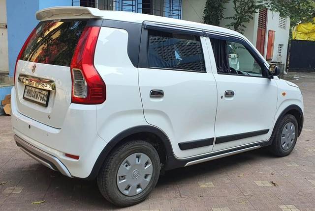 https://images10.gaadi.com/usedcar_image/3686602/original/processed_img2921219__usedcar_6_42001700820047_1700820062.jpg?imwidth=6401