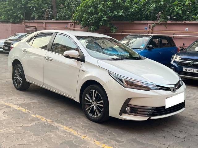 https://images10.gaadi.com/usedcar_image/3686609/original/processed_img2921222__used_car_2921222_1700820472.jpg?imwidth=6401