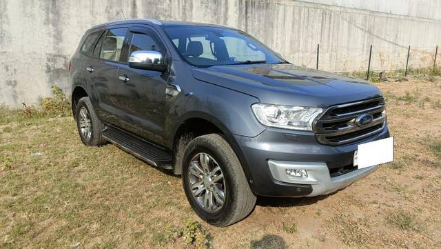 https://images10.gaadi.com/usedcar_image/3686620/original/processed_img2921230__used_car_2921230_1700820984.jpg?imwidth=6400