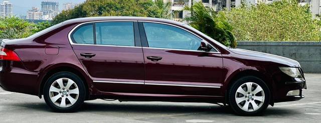 https://images10.gaadi.com/usedcar_image/3686621/original/img2921231__used_car_2921231_1700820801.png?imwidth=6401