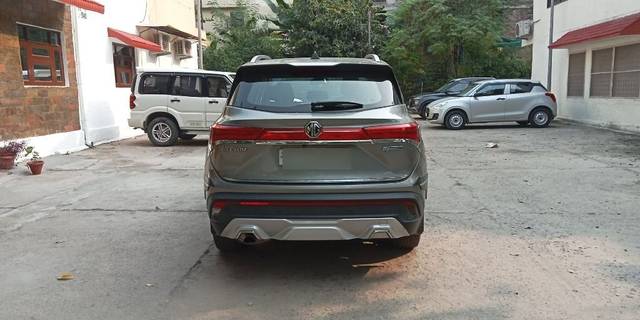 https://images10.gaadi.com/usedcar_image/3686675/original/17__VCC_1820047_96_1700215293.jpg?imwidth=6402