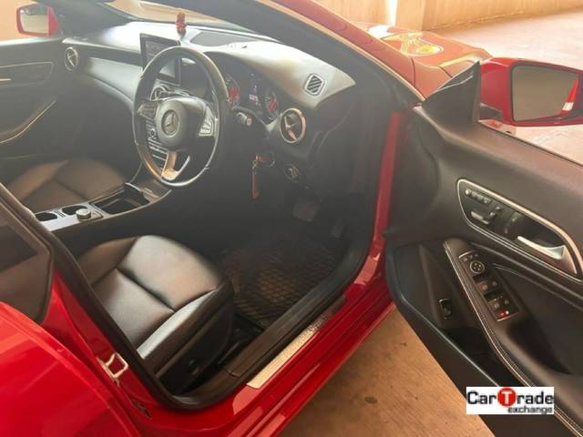 https://images10.gaadi.com/usedcar_image/3686701/original/img2921281__used_car_2921281_1700822322.jpg?imwidth=6402