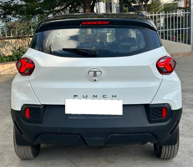 https://images10.gaadi.com/usedcar_image/3686713/original/processed_img2921287__usedcar_whatsappimage2023_11_27at45016pm_2921287_1701084175.jpeg?imwidth=6402