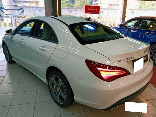 https://images10.gaadi.com/usedcar_image/3686730/original/processed_img2921299__used_car_2921299_1700823233.jpg?imwidth=6402