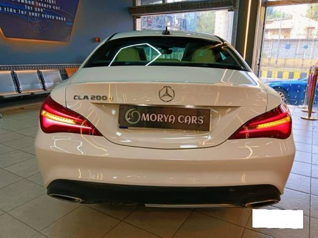 https://images10.gaadi.com/usedcar_image/3686730/original/processed_img2921299__used_car_2921299_1700823234.jpg?imwidth=6401