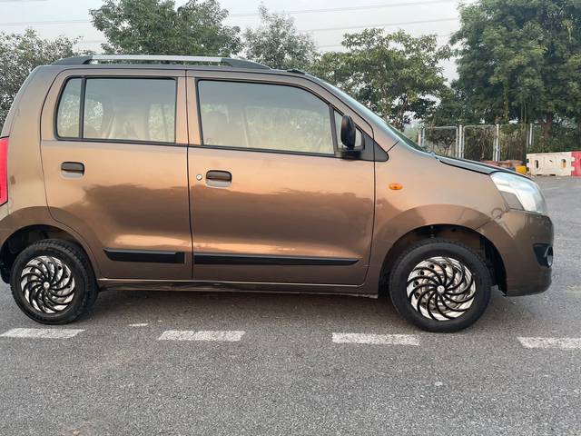 https://images10.gaadi.com/usedcar_image/3686739/original/img2921306__used_car_2921306_1700823525.jpg?imwidth=6401