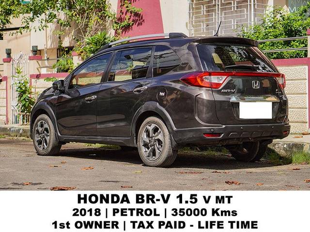 https://images10.gaadi.com/usedcar_image/3686749/original/processed_img2921310__usedcar_6_2471700823346_1700823380.jpg?imwidth=6401