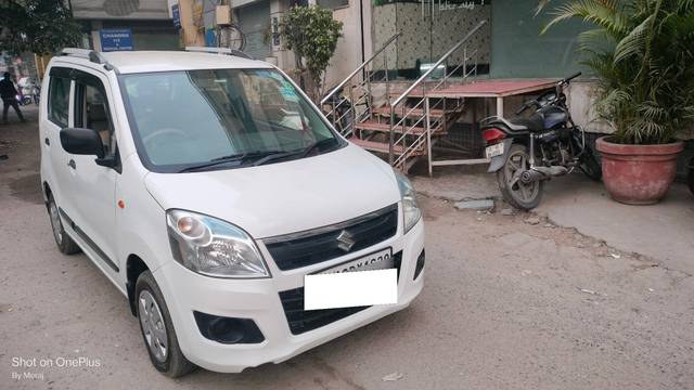 https://images10.gaadi.com/usedcar_image/3686751/original/processed_img2921311__used_car_2921311_1700823843.jpg?imwidth=6400