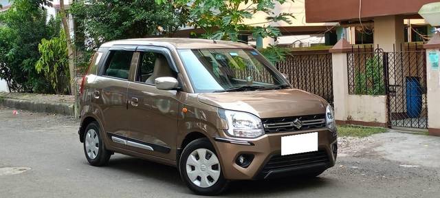 https://images10.gaadi.com/usedcar_image/3686756/original/processed_img2921313__used_car_2921313_1700823898.jpg?imwidth=6400