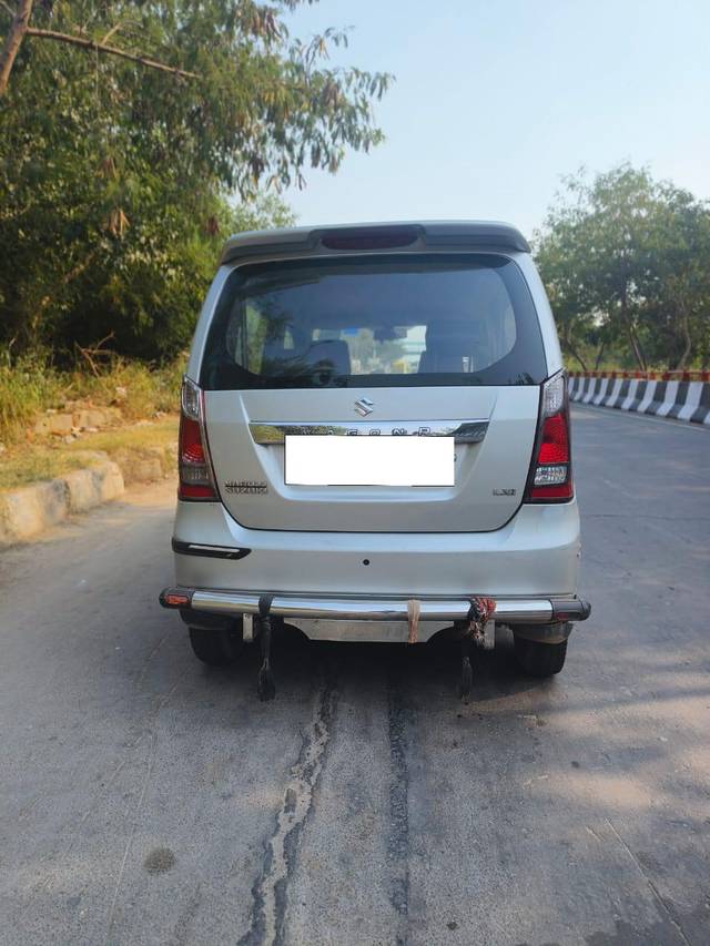 https://images10.gaadi.com/usedcar_image/3686769/original/processed_img2921321__used_car_2921321_1700824179.jpg?imwidth=6402