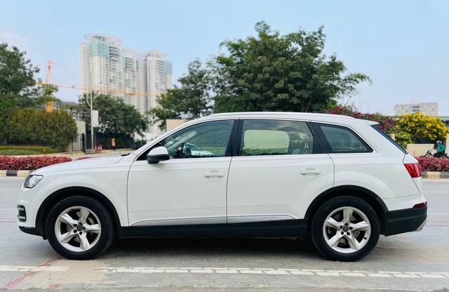 https://images10.gaadi.com/usedcar_image/3686776/original/img2921325__used_car_2921325_1700824461.jpg?imwidth=6402