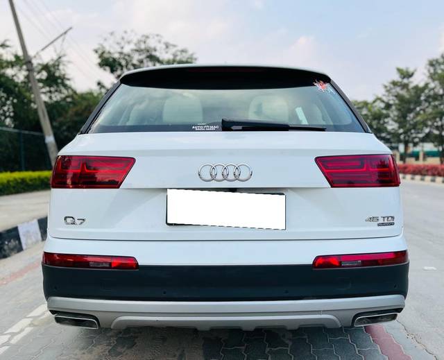 https://images10.gaadi.com/usedcar_image/3686776/original/processed_img2921325__used_car_2921325_1700824444.jpg?imwidth=6401