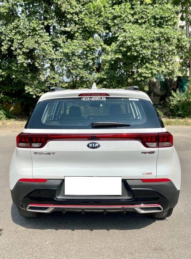 https://images10.gaadi.com/usedcar_image/3686800/original/processed_img2921342__used_car_2921342_1700825347.jpg?imwidth=6402