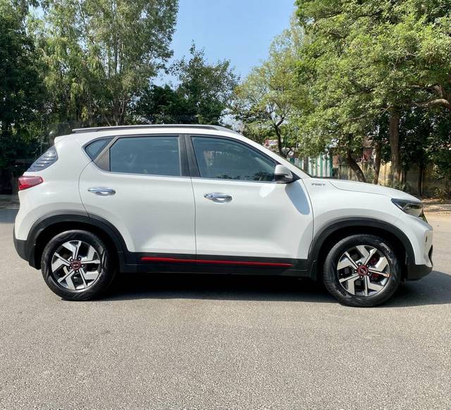https://images10.gaadi.com/usedcar_image/3686800/original/processed_img2921342__used_car_2921342_1700825355.jpg?imwidth=6401