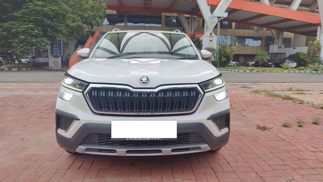 https://images10.gaadi.com/usedcar_image/3686831/original/processed_img2921369__used_car_2921369_1700825603.jpg?imwidth=6400