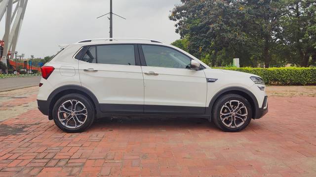 https://images10.gaadi.com/usedcar_image/3686831/original/processed_img2921369__used_car_2921369_1700825637.jpg?imwidth=6401