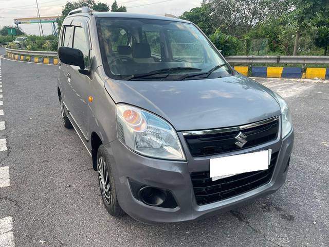https://images10.gaadi.com/usedcar_image/3686836/original/processed_img2921371__used_car_2921371_1700825886.jpg?imwidth=6400