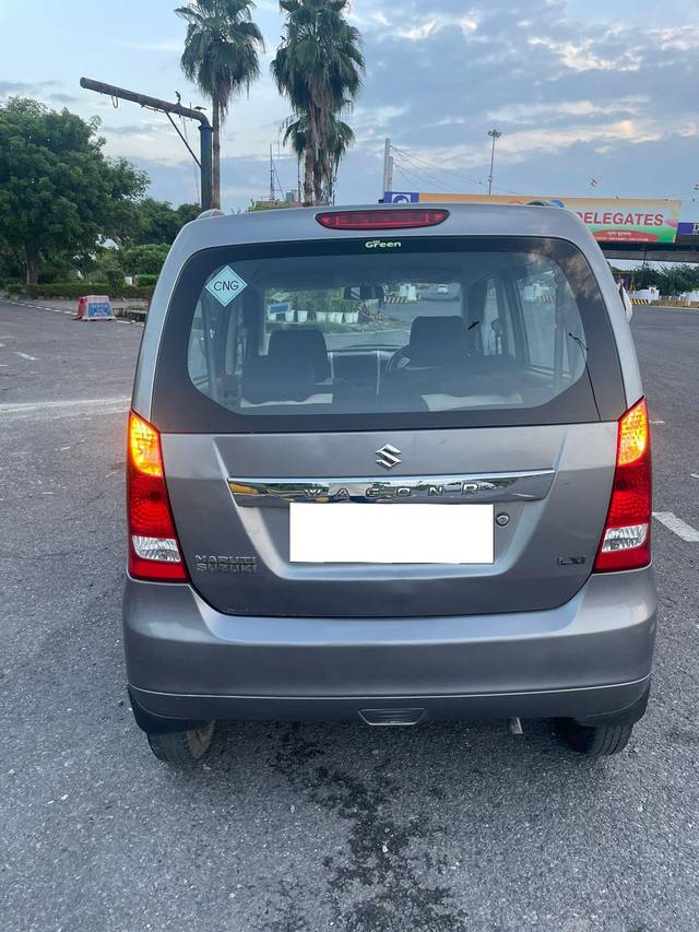 https://images10.gaadi.com/usedcar_image/3686836/original/processed_img2921371__used_car_2921371_1700825887.jpg?imwidth=6402