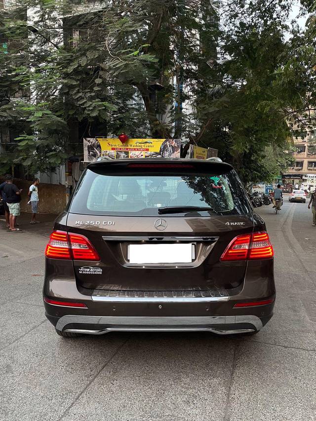 https://images10.gaadi.com/usedcar_image/3686840/original/processed_img2921375__usedcar_6_2921375_1700826080.jpeg?imwidth=6401
