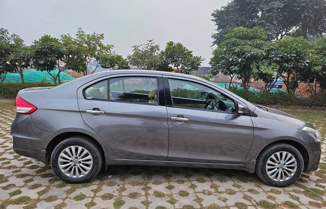 https://images10.gaadi.com/usedcar_image/3686884/original/processed_img2921400__used_car_2921400_1700827104.jpg?imwidth=6401