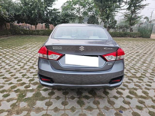 https://images10.gaadi.com/usedcar_image/3686884/original/processed_img2921400__used_car_2921400_1700827119.jpg?imwidth=6402