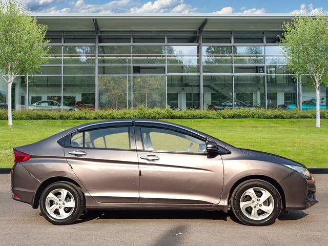 https://images10.gaadi.com/usedcar_image/3686908/original/img2921415__used_car_2921415_1700827938.jpg?imwidth=6402