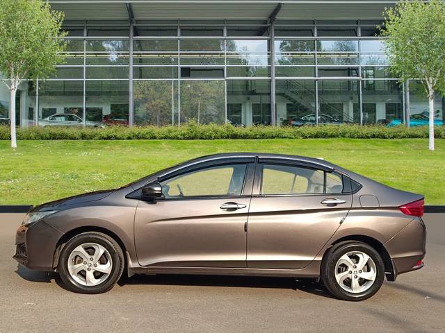 https://images10.gaadi.com/usedcar_image/3686908/original/img2921415__used_car_2921415_1700827946.jpg?imwidth=6401