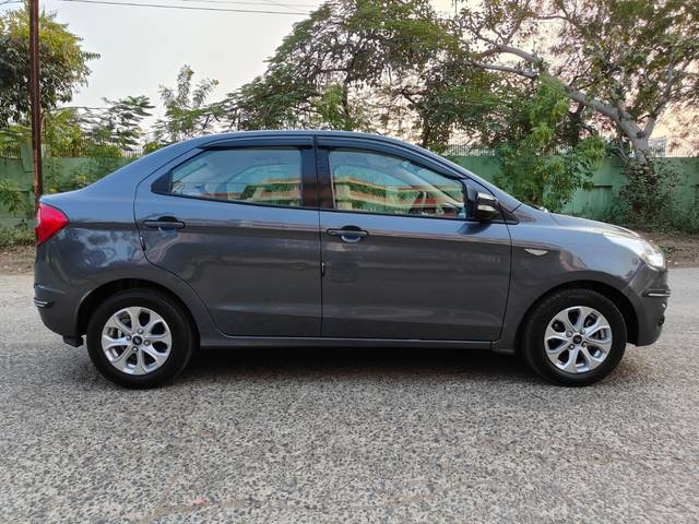 https://images10.gaadi.com/usedcar_image/3686920/original/img2921420__used_car_2921420_1700828179.jpg?imwidth=6401