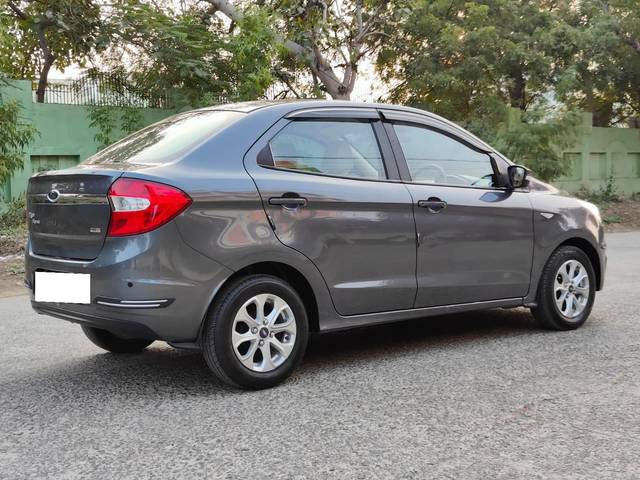 https://images10.gaadi.com/usedcar_image/3686920/original/processed_img2921420__used_car_2921420_1700828185.jpg?imwidth=6402