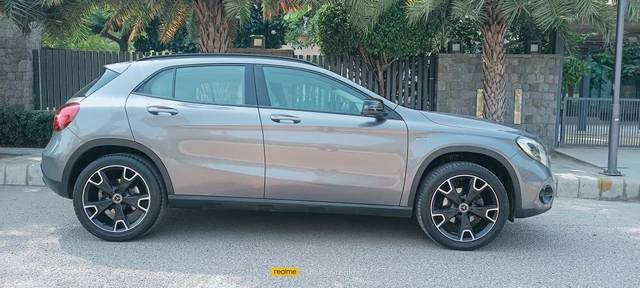 https://images10.gaadi.com/usedcar_image/3686939/original/processed_img2921433__used_car_2921433_1700828724.jpg?imwidth=6402
