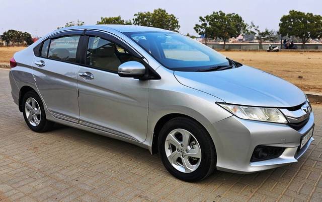 https://images10.gaadi.com/usedcar_image/3687011/original/img2921484__usedcar_img_20231124_wa0060_2921484_1700830381.jpg?imwidth=6400