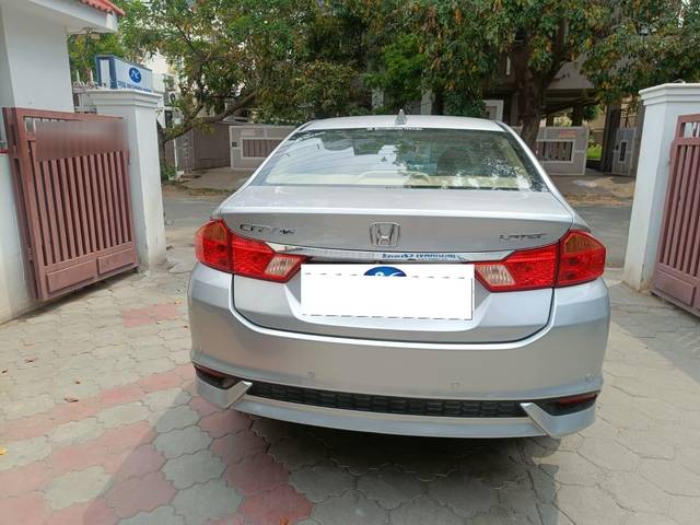 https://images10.gaadi.com/usedcar_image/3687027/original/processed_img2921494__usedcar_15_2921494_1700830988.jpeg?imwidth=6401