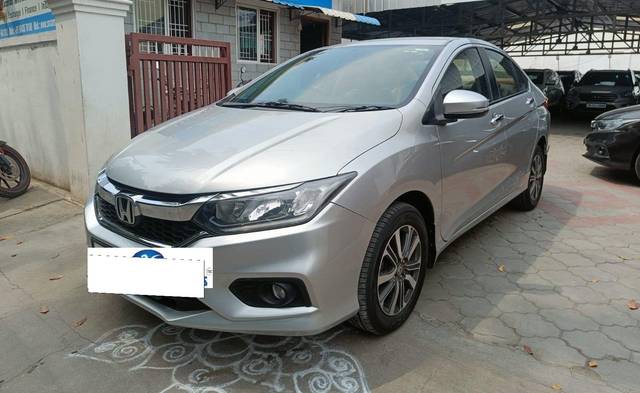 https://images10.gaadi.com/usedcar_image/3687027/original/processed_img2921494__usedcar_2_2921494_1700830986.jpeg?imwidth=6402