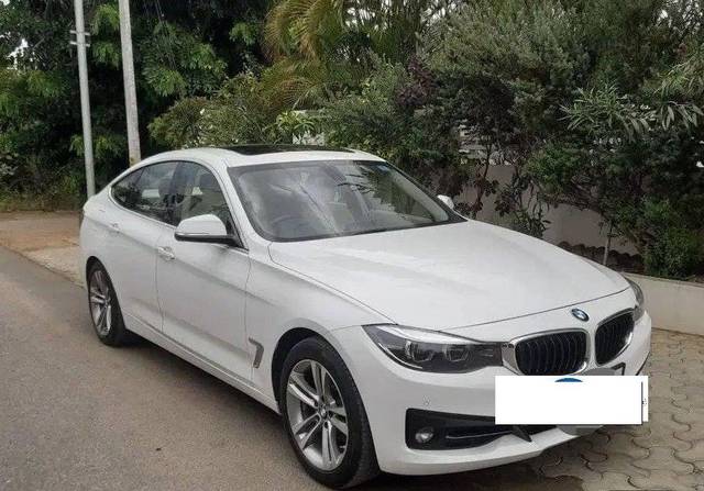 https://images10.gaadi.com/usedcar_image/3687053/original/processed_img2921512__usedcar_2_5701700831698_1700831721.jpeg?imwidth=6400
