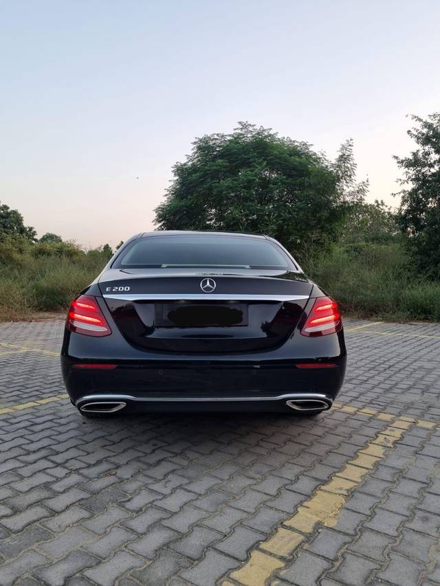 https://images10.gaadi.com/usedcar_image/3687069/original/processed_img2921521__used_car_2921521_1700832144.jpg?imwidth=6402