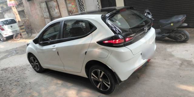https://images10.gaadi.com/usedcar_image/3687088/original/16__VCC_1819289_95_1700120096.jpg?imwidth=6402
