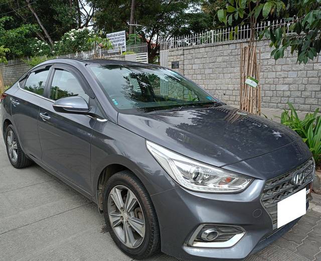 https://images10.gaadi.com/usedcar_image/3687126/original/processed_img2921556__used_car_2921556_1700833693.jpg?imwidth=6400