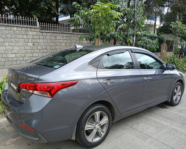 https://images10.gaadi.com/usedcar_image/3687126/original/processed_img2921556__used_car_2921556_1700833699.jpg?imwidth=6402