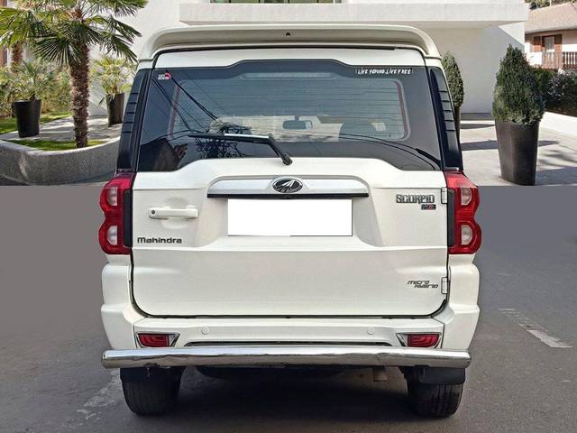 https://images10.gaadi.com/usedcar_image/3687134/original/processed_img2921560__used_car_2921560_1702525469.jpg?imwidth=6402