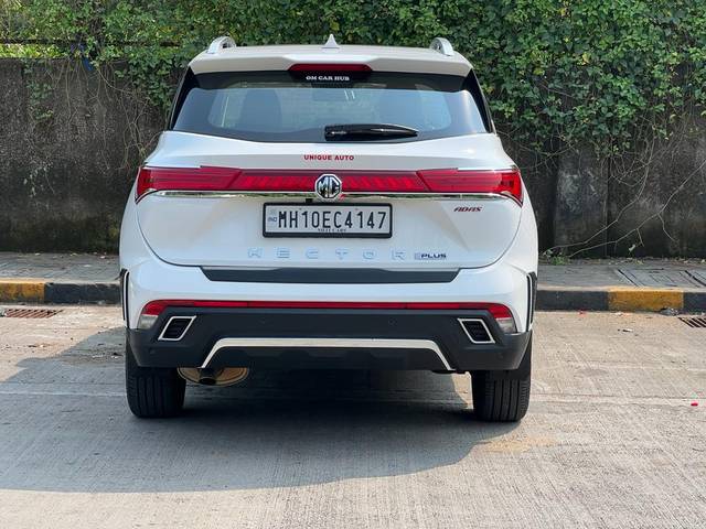 https://images10.gaadi.com/usedcar_image/3687137/original/processed_img2921561__usedcar_whatsappimage2023_10_15at144947_2921561_1700834940.jpeg?imwidth=6401