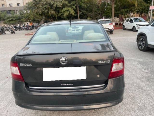 https://images10.gaadi.com/usedcar_image/3687286/original/processed_e1ea42f5-5429-4b72-a599-f0f5cb4b5707.jpeg?imwidth=6402