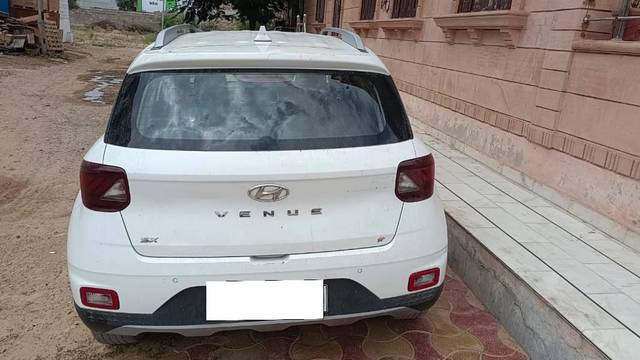 https://images10.gaadi.com/usedcar_image/3687418/original/processed_e3454b11-5128-4349-84e4-a554b285c8c8.jpg?imwidth=6401
